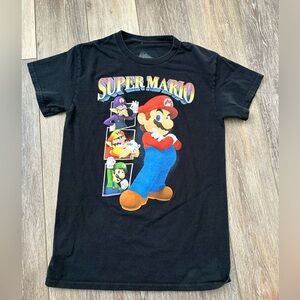💜 unisex Super Mario black Tee great condition.